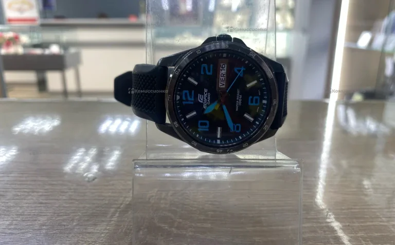 Часы  Casio EDIFICE EF-132  Царапины на стекле