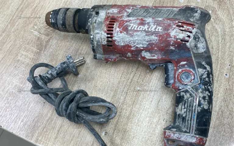 Дрель makita M8101