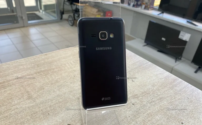 Samsung Galaxy J1 (2016) 1/8 ГБ