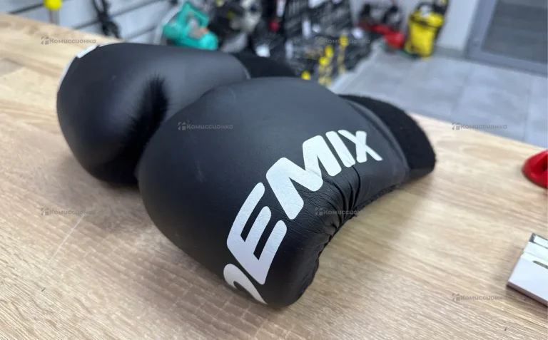 Боксерские перчатки Demix 8OZ Tyson
