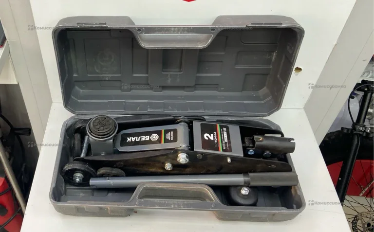 Домкрат подкатной Белак 2т