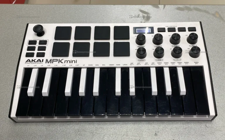 MIDI-клавиатура AKAI MPK mini