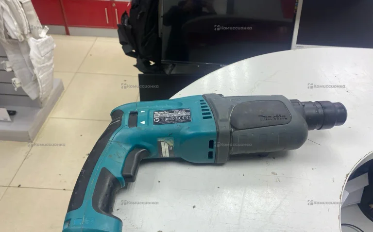 перфоратор Mikita HR2470