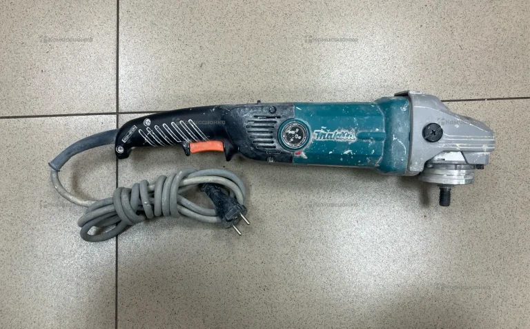 Полировальная машина makita SA7000C