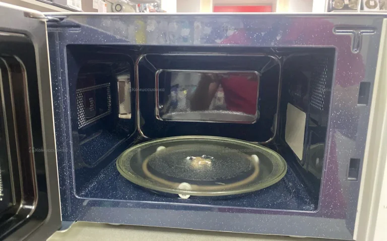 Микроволновая печь  Midea mm720c2mv