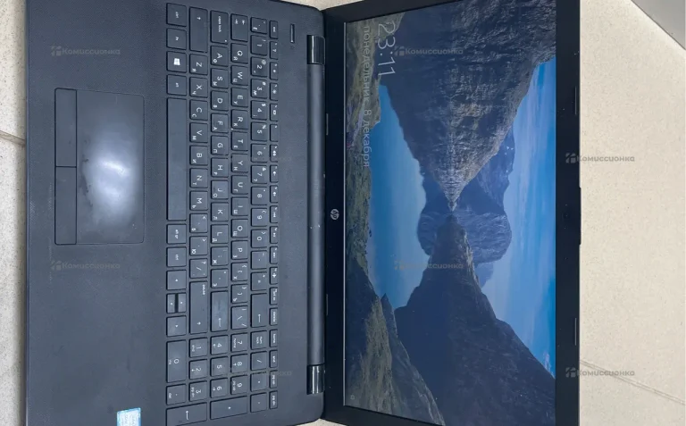 Ноутбук HP 15-bs028ur