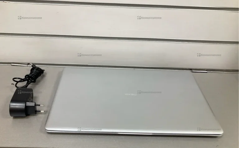Ноутбук Dexp Aquilion