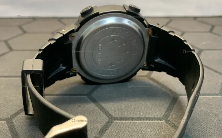 Часы черные