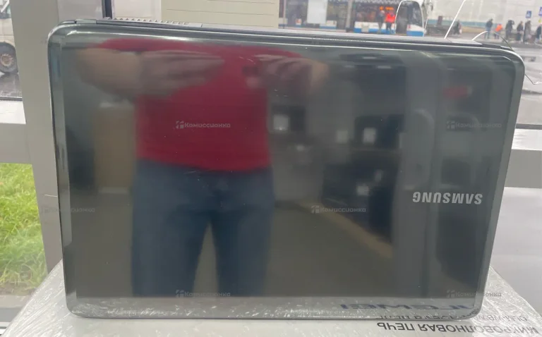 Ноутбук  Samsung r525