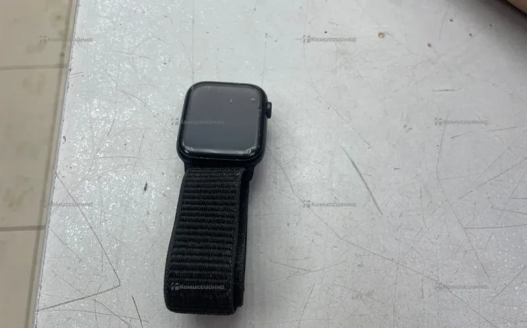 Часы  Apple Watch SE Nike j