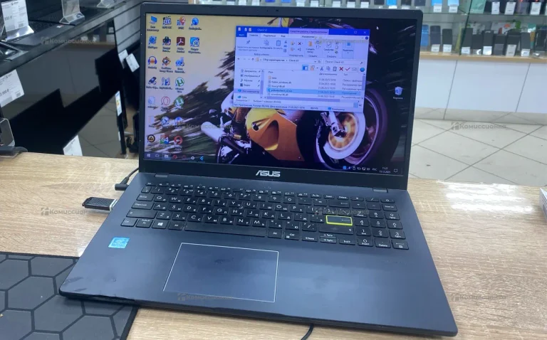Ноутбук Asus R522M