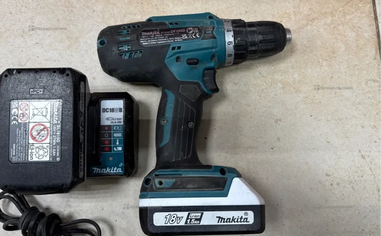 Аккумуляторная дрель-шуруповерт Makita DF488DWE