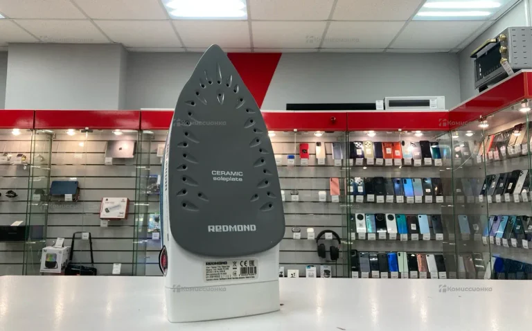 Утюг Redmond RI-C264