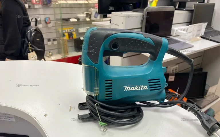 Лобзик Makita 4327