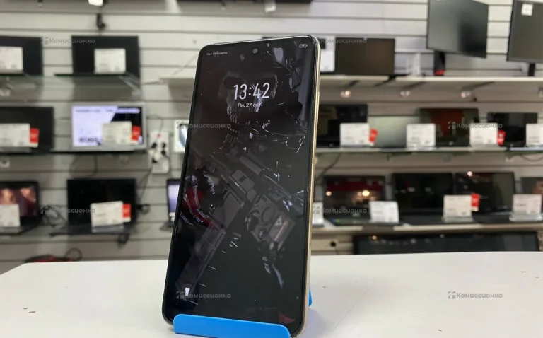 Телефон Infinix Smart 8 3/64 ГБ