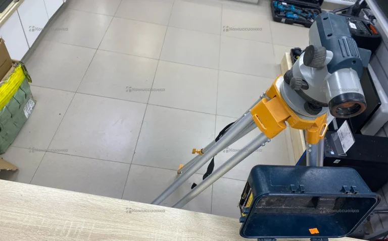 Оптический нивелир Bosch GOL