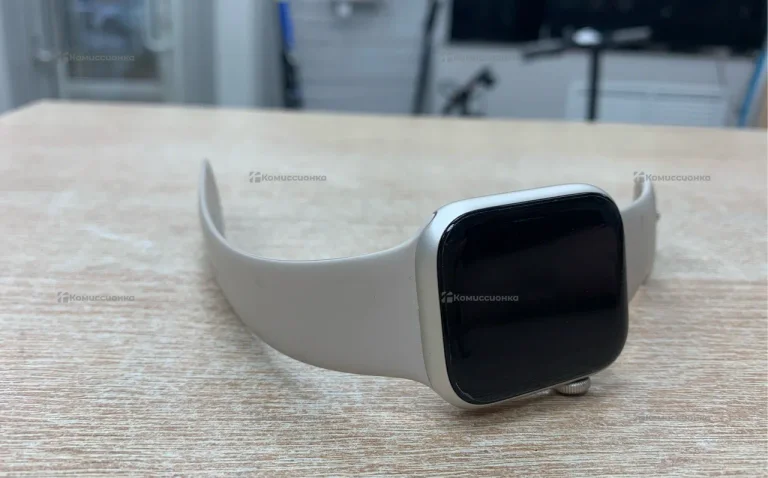 Часы  Apple Watch Series 8 45mm