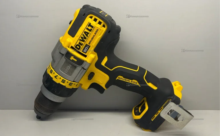 Аккумуляторная ударная дрель-шуруповерт DeWALT DCD