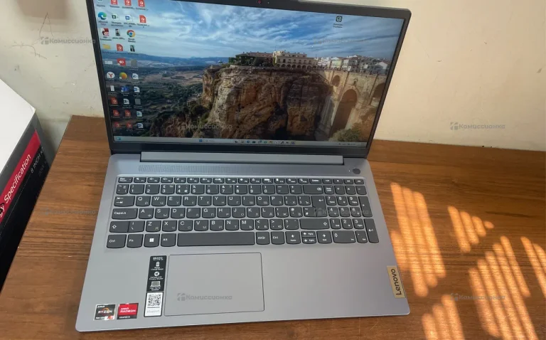 Ноутбук  Lenovo ideapad slim 3