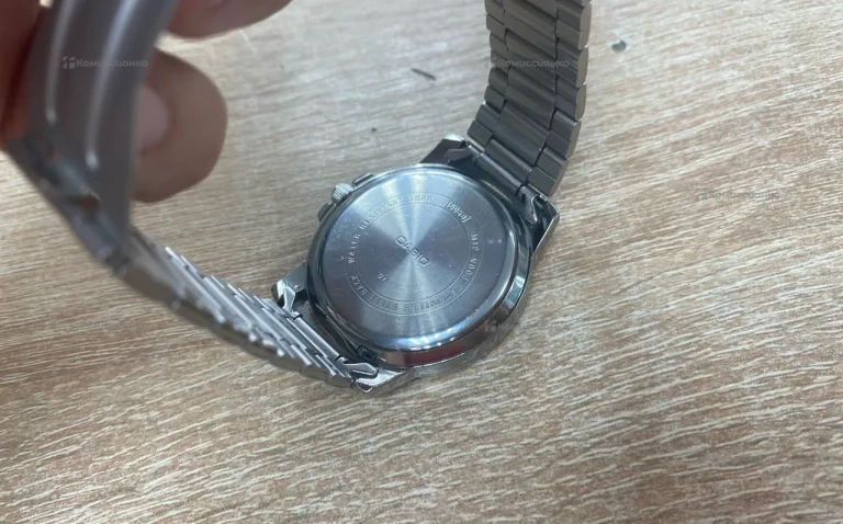 Часы  Casio