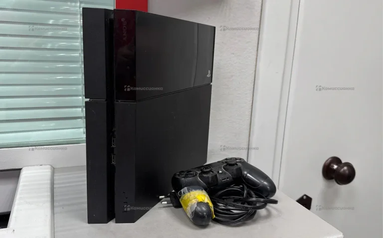 Приставка Sony PlayStation 4