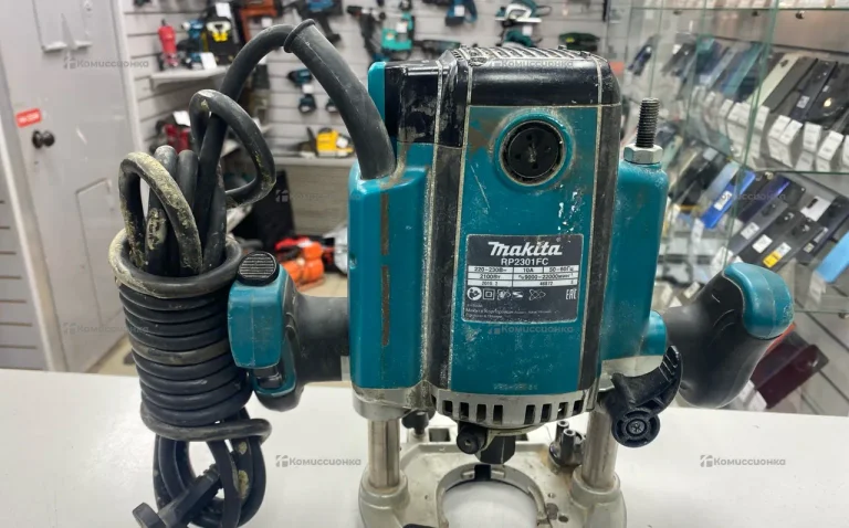 Фрезер makita RP2301FC