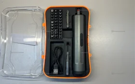 Аккумуляторная отвертка в кейсе