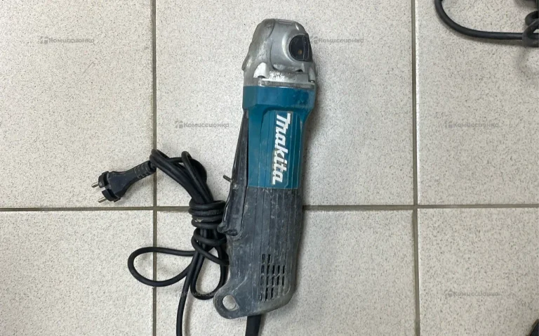 Угловая шлифмашина Makita GA5050R