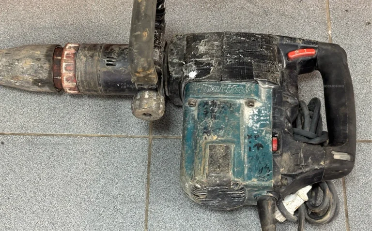 Отбойный молоток makita HM1202C