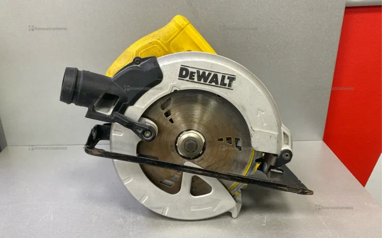 Дисковая пила DeWalt DWE560