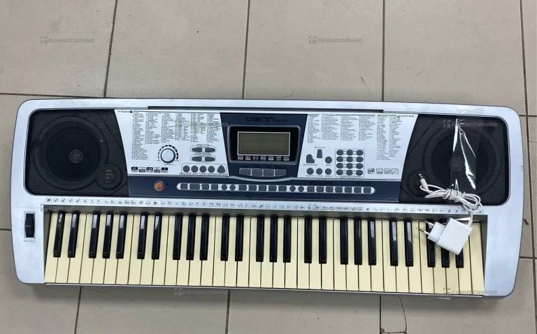 Синтезатор DENN DEK 895