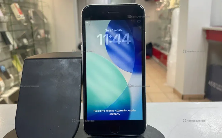 Apple iPhone SE (2020) 3/64 ГБ
