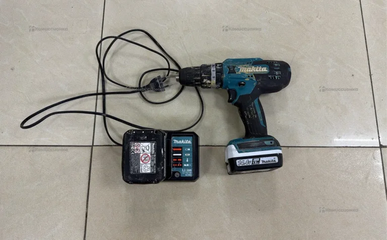 Аккумуляторная дрель-шуруповерт Makita DF488DWE