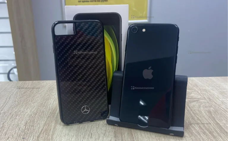 Apple iPhone SE (2020) 3/64 ГБ