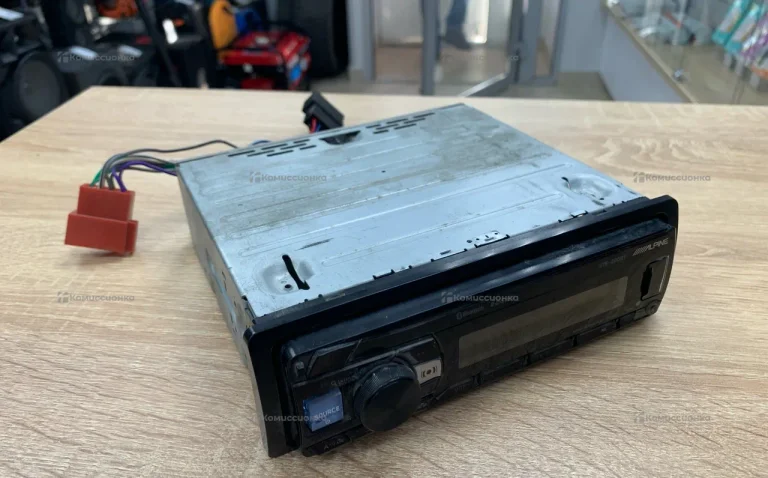 Автомагнитола  Alpine u200