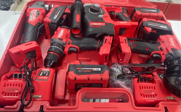 набор Milwaukee 4 в 1.