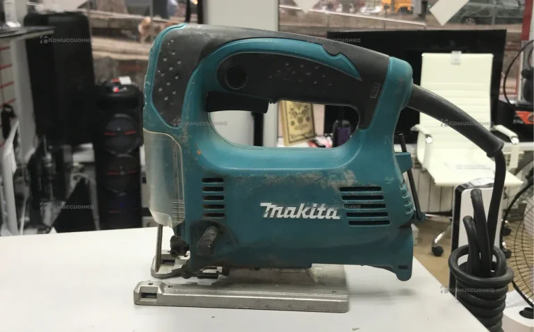 Лобзик makita 4329
