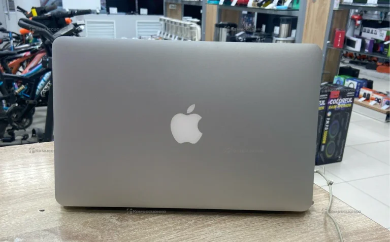 Ноутбук  MacBook Air 11 2010
