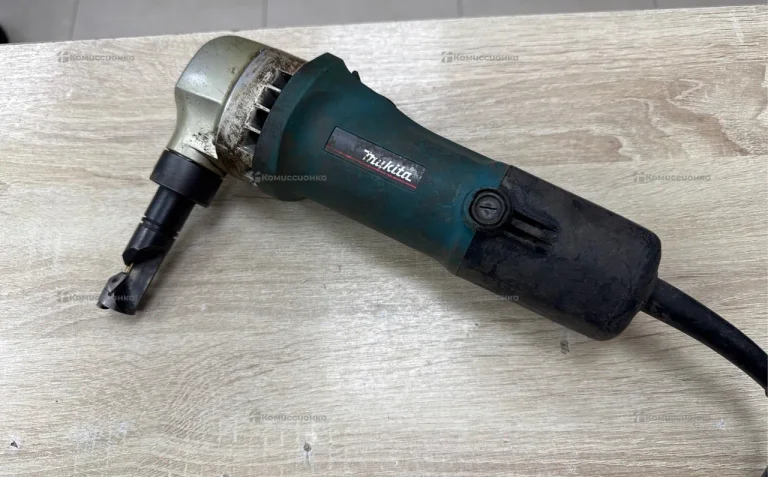 Вырубные ножницы Makita JN 1601