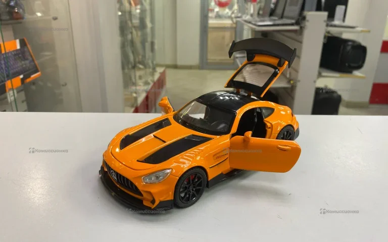 Металлическая модель автомобиля Mercedes-Benz AMG GT Black Series масштаб 1:18