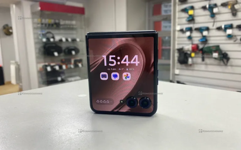 Motorola Razr+ 2024 12/256 ГБ