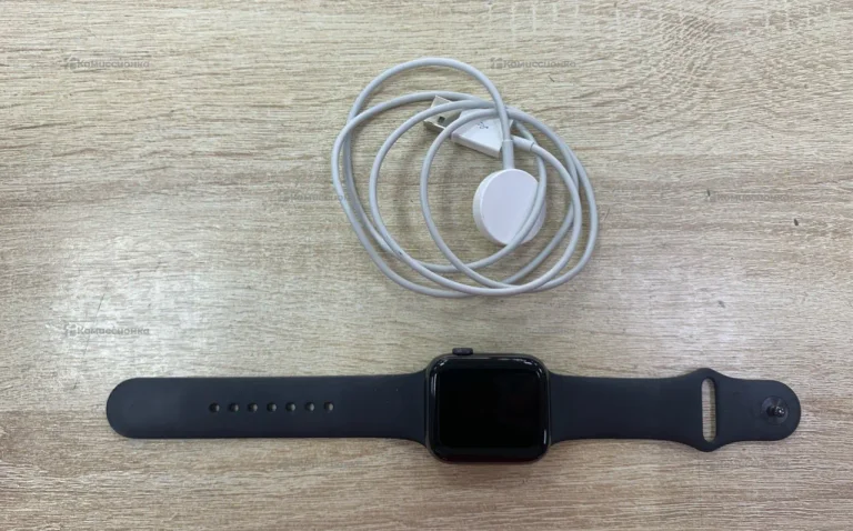 Часы Apple Watch SE 44mm