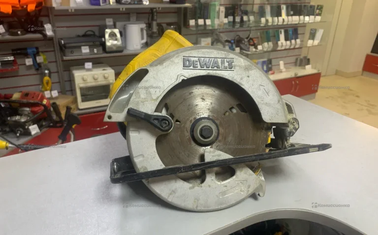 Циркулярная пила Dewalt DWE 560
