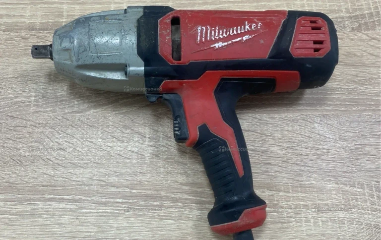 Гайковерт Milwaukee IPWE400R