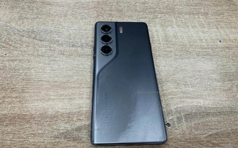 Tecno Camon 40 Pro 8/256 ГБ