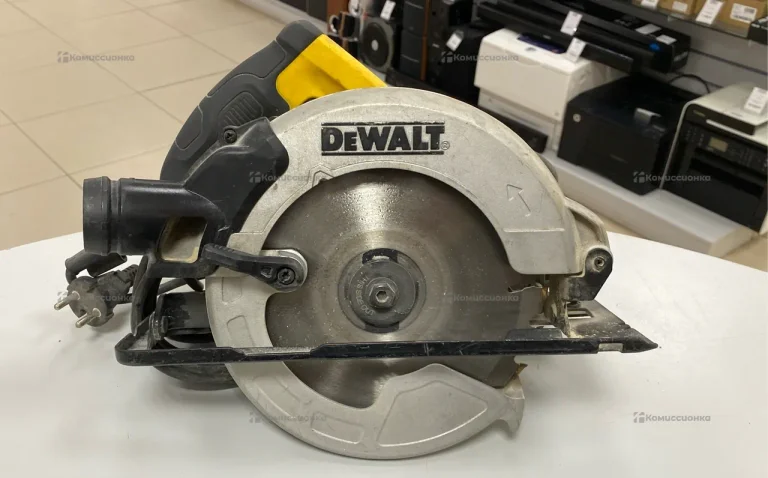 Дисковая пила DeWalt DWE5615