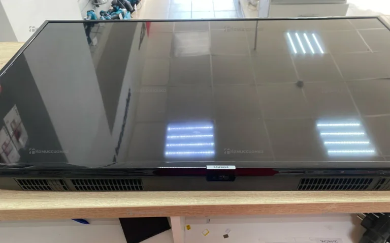 Телевизор Samsung UE43NU7090U