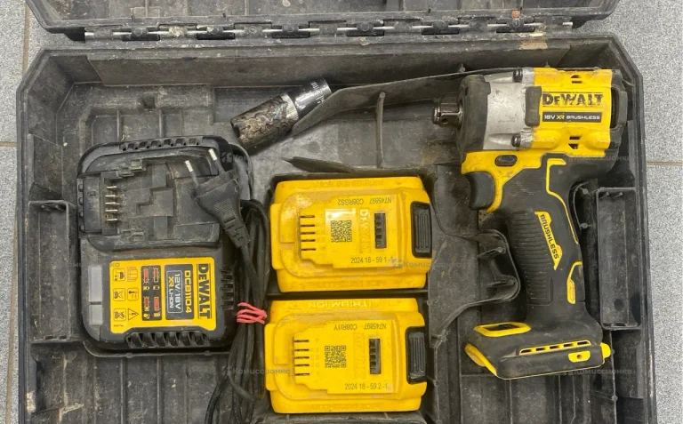 Аккумуляторный компактный гайковерт DeWALT DCF921E
