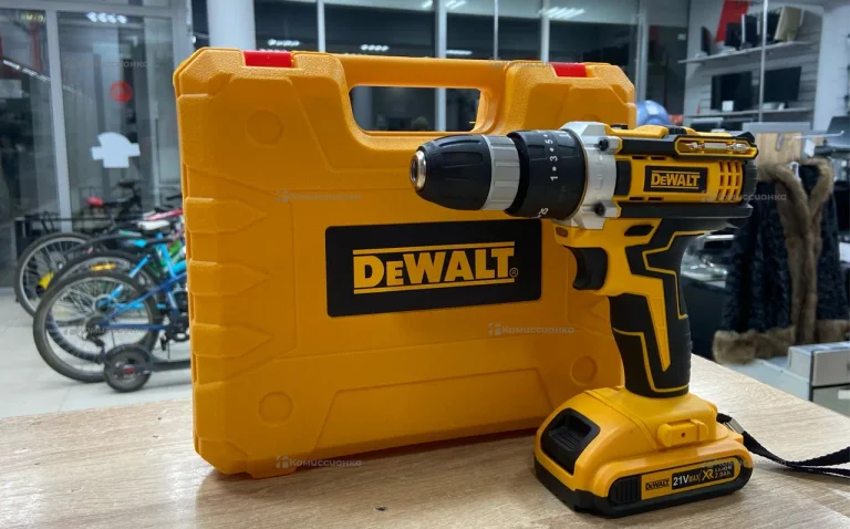 Дрель-шуруповерт Dewalt 21V