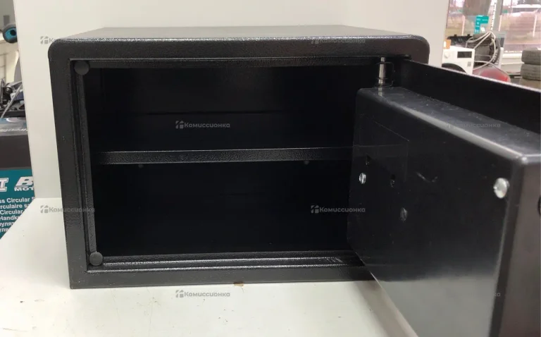 Сейф металлический